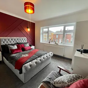 breathtaking-7-bed-guest-house-sleeps-14.yorkshirehotels.net/